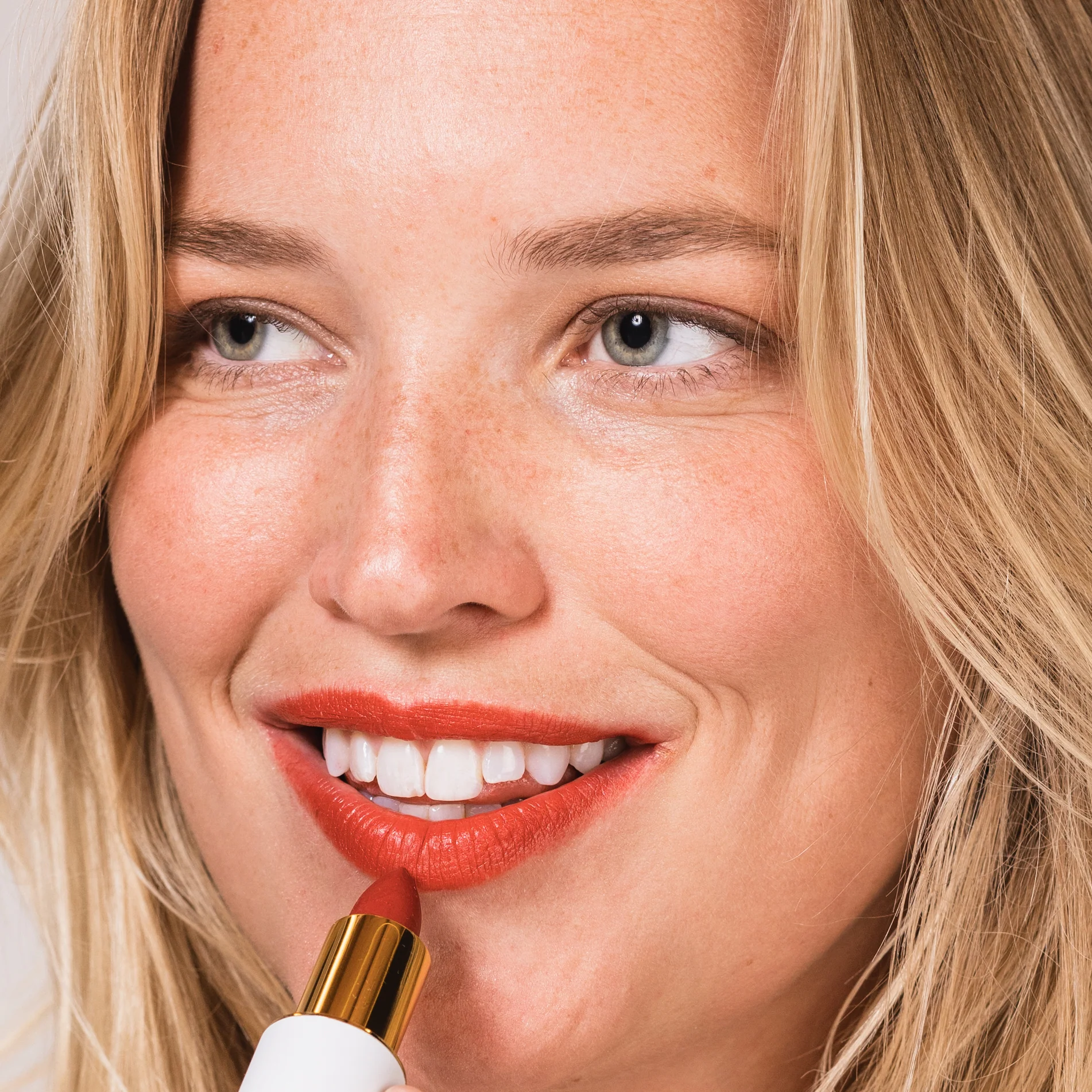 Full Bloom Sculpted Lipstick - Image 177
