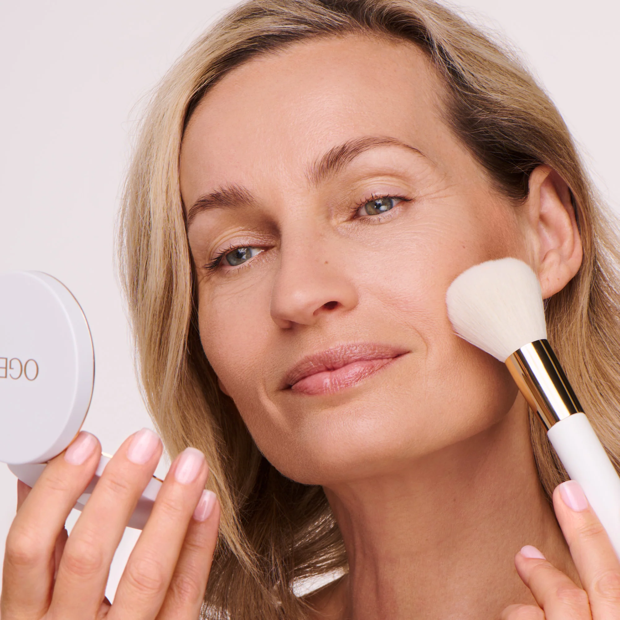 Complexion Perfecting Setting Powder - Image 25